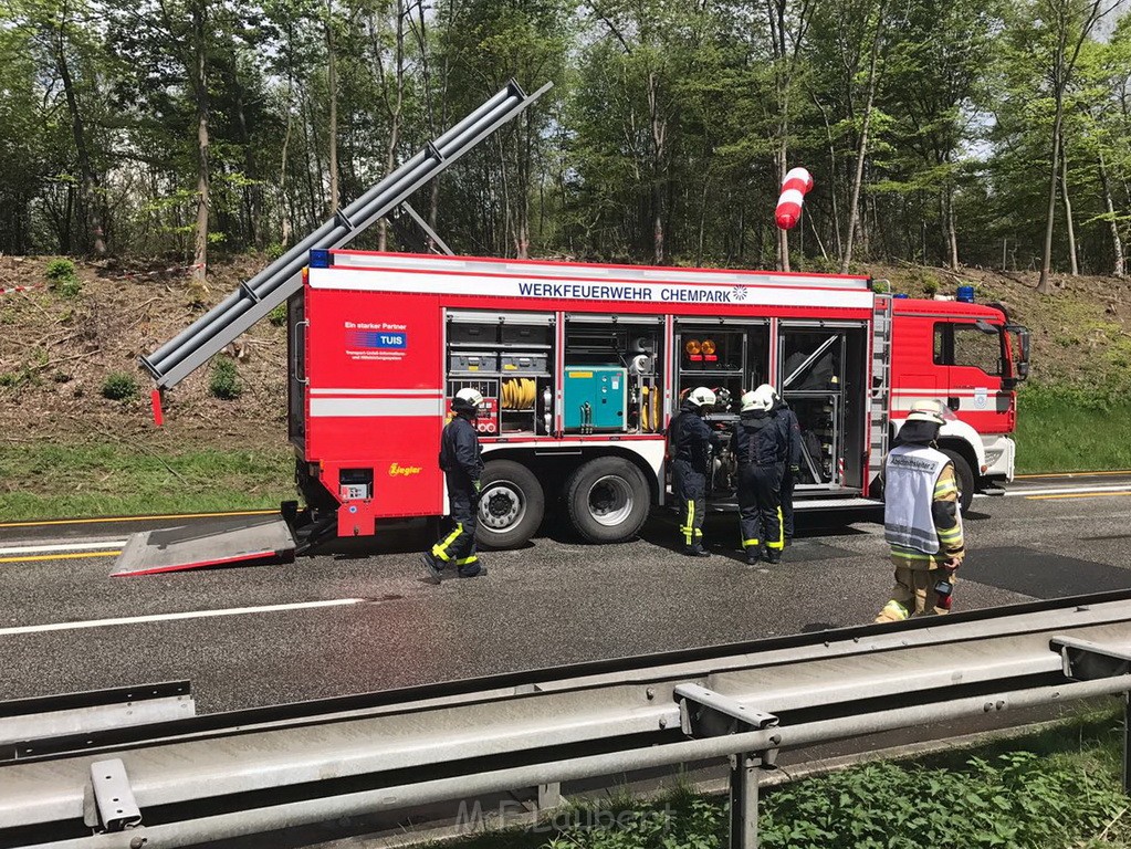 VU Gefahrgut LKW umgestuerzt A 4 Rich Koeln Hoehe AS Gummersbach P009.jpg